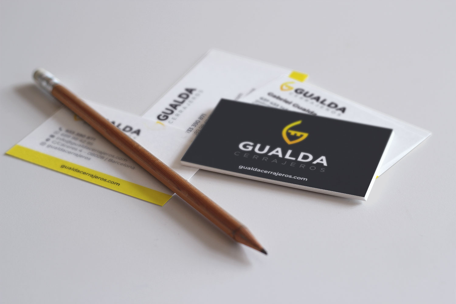 2_few_cards_with_pencil-gualda
